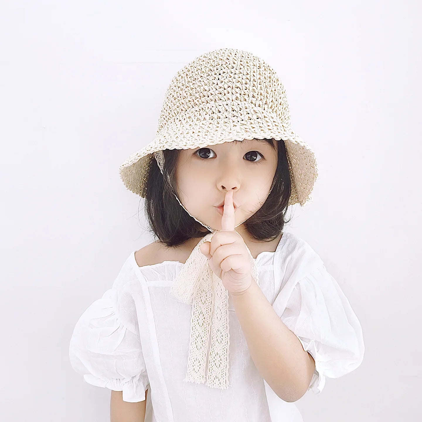 Vintage-Lace Straw Sun Bonnet